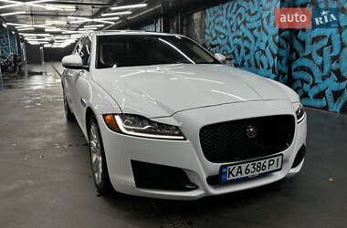 Седан Jaguar XF 2017 в 