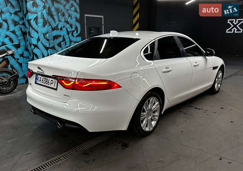 Седан Jaguar XF 2017 в Києві