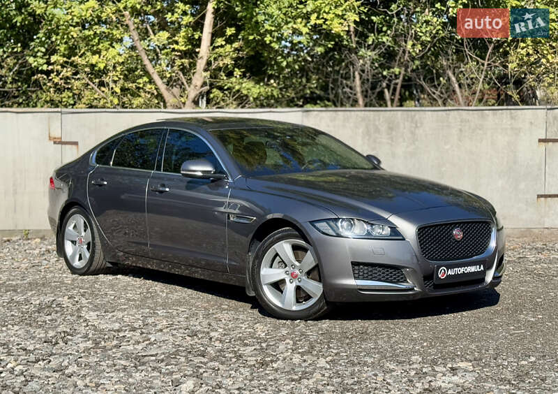 Седан Jaguar XF 2018 в 