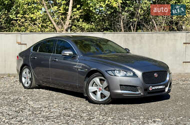 Седан Jaguar XF 2018 в 
