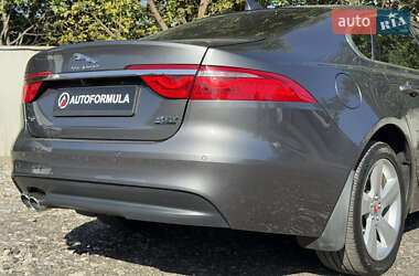 Седан Jaguar XF 2018 в 