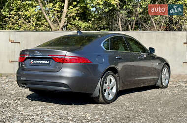 Седан Jaguar XF 2018 в 