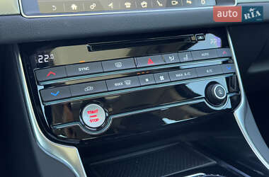 Седан Jaguar XF 2018 в 
