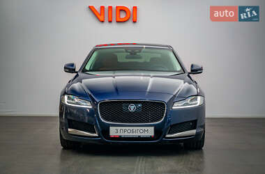 Седан Jaguar XF 2016 в 