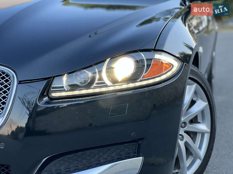 Седан Jaguar XF 2014 в Тернополі