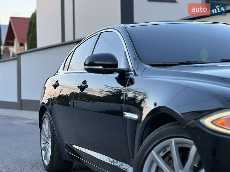 Седан Jaguar XF 2014 в Тернополі