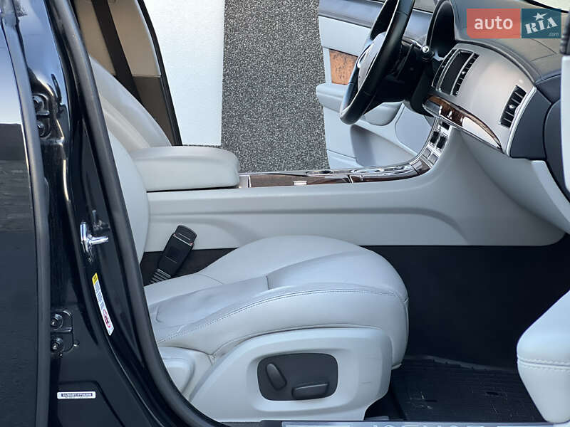 Седан Jaguar XF 2014 в Тернополі