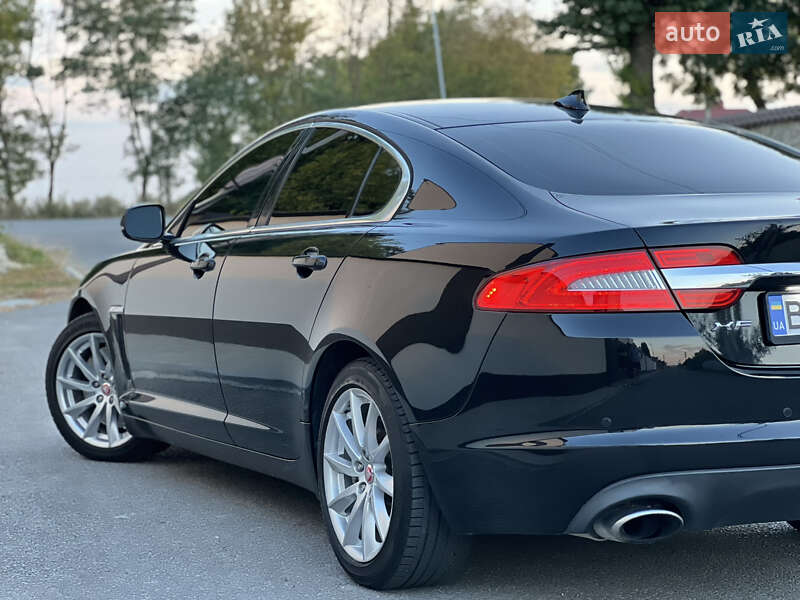 Седан Jaguar XF 2014 в Тернополі