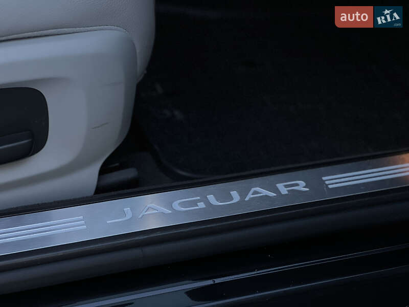 Седан Jaguar XF 2014 в Тернополі