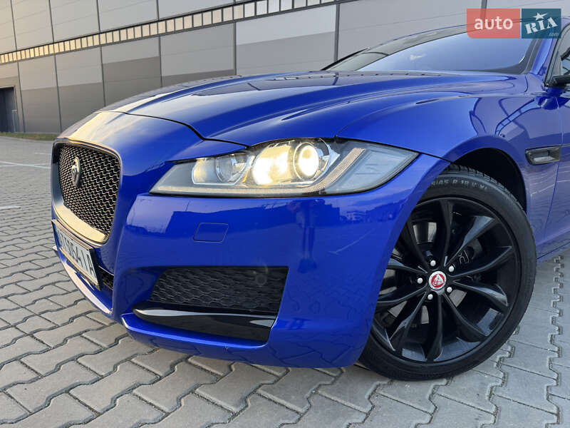 Седан Jaguar XF 2016 в Ивано-Франковске