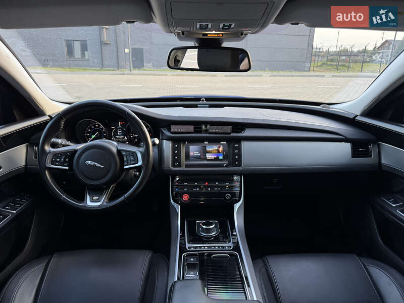 Седан Jaguar XF 2016 в Ивано-Франковске