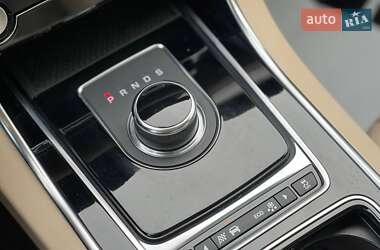Седан Jaguar XF 2018 в 