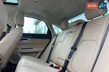 Седан Jaguar XF 2018 в 