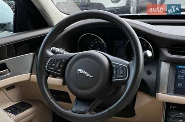 Седан Jaguar XF 2018 в 