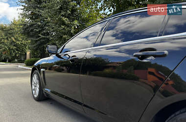 Седан Jaguar XF 2013 в 