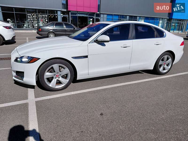 Седан Jaguar XF 2017 в Киеве