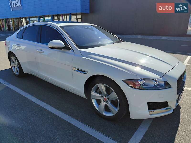Седан Jaguar XF 2017 в Киеве