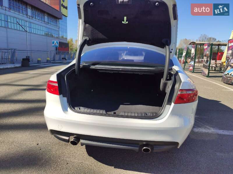 Седан Jaguar XF 2017 в Киеве