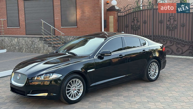 Седан Jaguar XF 2014 в Киеве