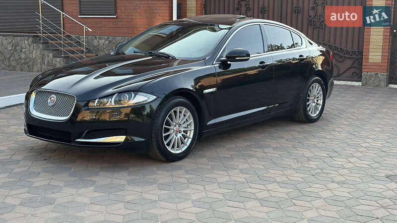 Седан Jaguar XF 2014 в Киеве