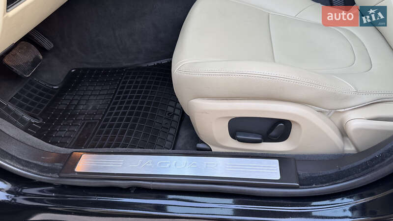 Седан Jaguar XF 2014 в Киеве