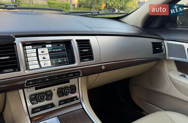 Седан Jaguar XF 2014 в 