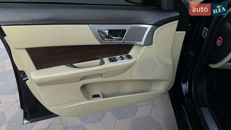Седан Jaguar XF 2014 в Киеве