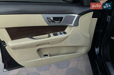 Седан Jaguar XF 2014 в 