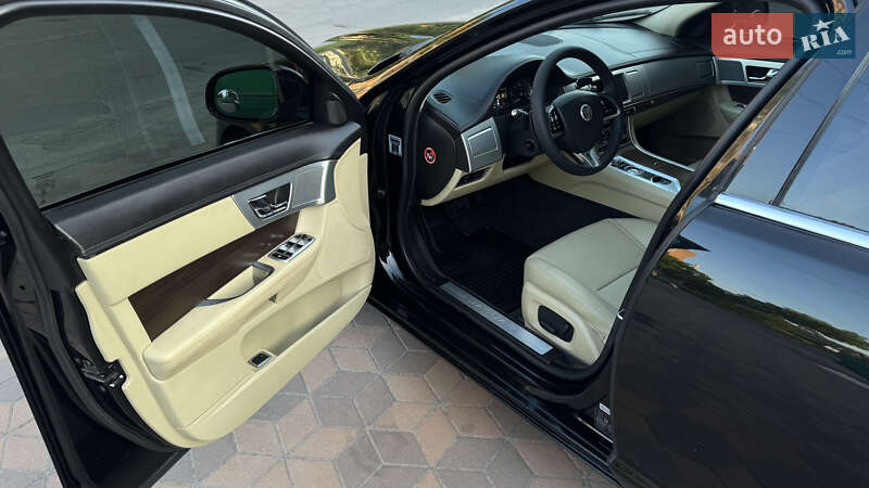 Седан Jaguar XF 2014 в Киеве