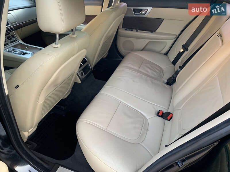 Седан Jaguar XF 2014 в Киеве
