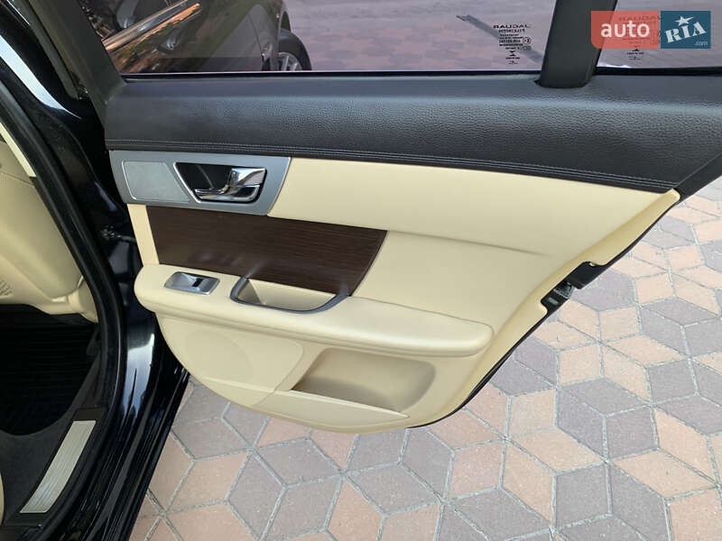 Седан Jaguar XF 2014 в Киеве