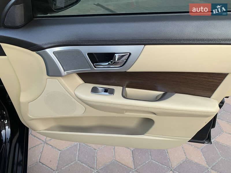 Седан Jaguar XF 2014 в Киеве