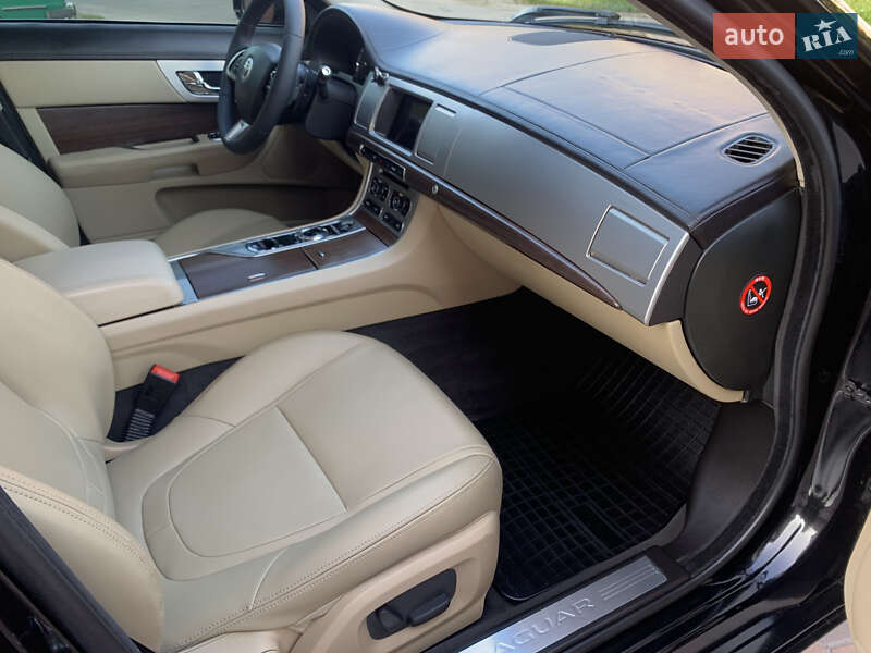 Седан Jaguar XF 2014 в Киеве