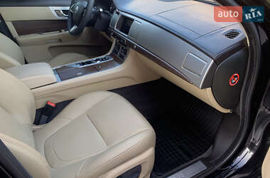 Седан Jaguar XF 2014 в 