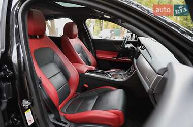 Седан Jaguar XF 2015 в 