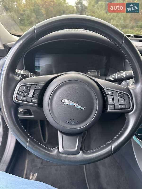 Седан Jaguar XF 2016 в Львове
