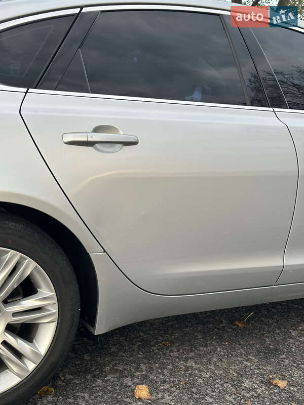 Седан Jaguar XF 2016 в Львове