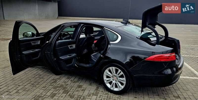 Седан Jaguar XF 2016 в Киеве