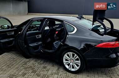 Седан Jaguar XF 2016 в 