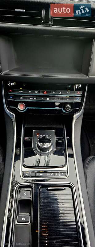 Седан Jaguar XF 2016 в Киеве
