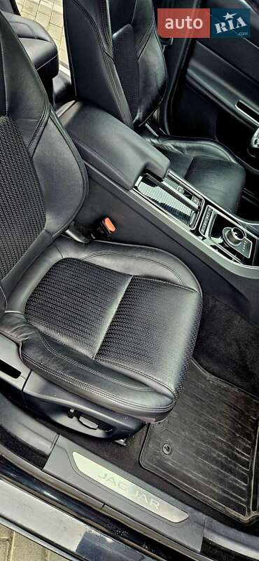 Седан Jaguar XF 2016 в Киеве