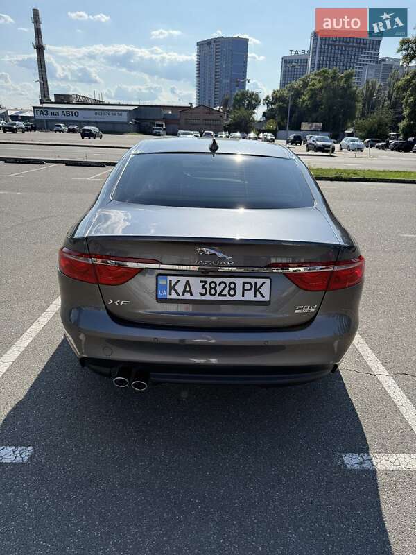 Седан Jaguar XF 2018 в Киеве