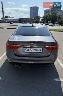Седан Jaguar XF 2018 в 