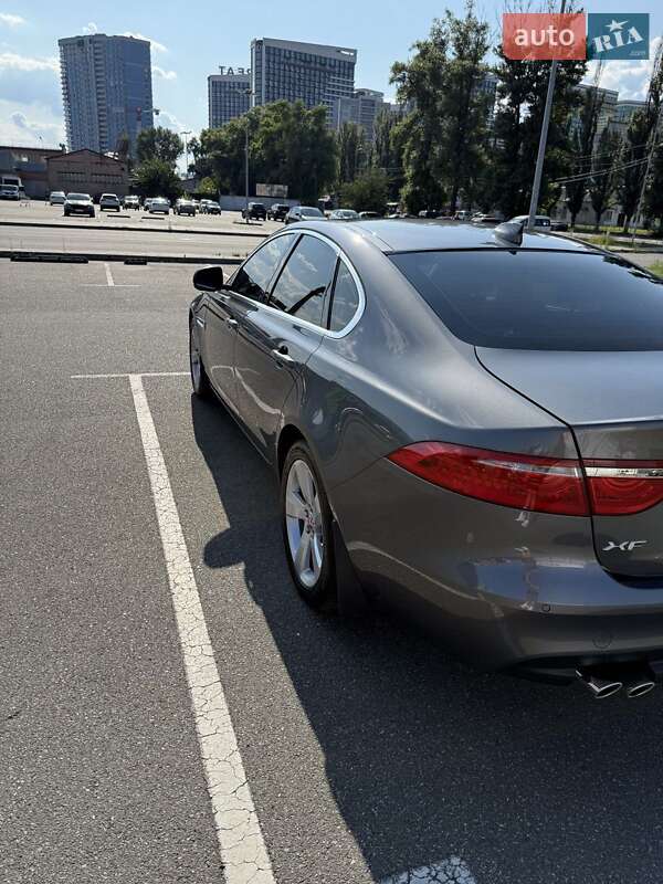 Седан Jaguar XF 2018 в Киеве