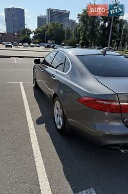 Седан Jaguar XF 2018 в 