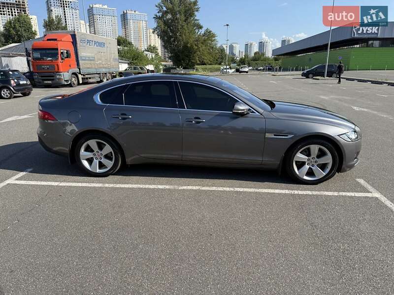 Седан Jaguar XF 2018 в Киеве