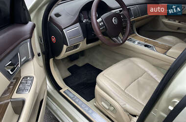 Седан Jaguar XF 2008 в 