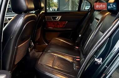 Седан Jaguar XF 2009 в 