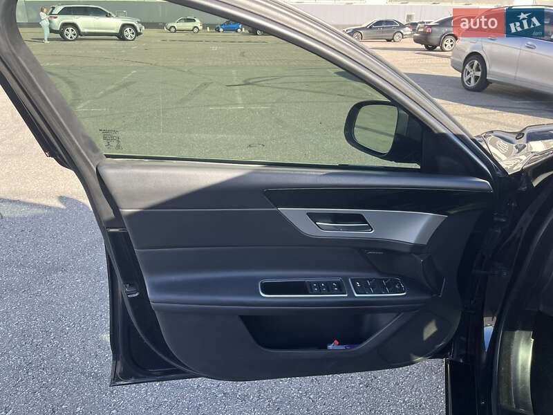 Седан Jaguar XF 2016 в Києві фото 25 Седан Jaguar XF 2016 в Києві