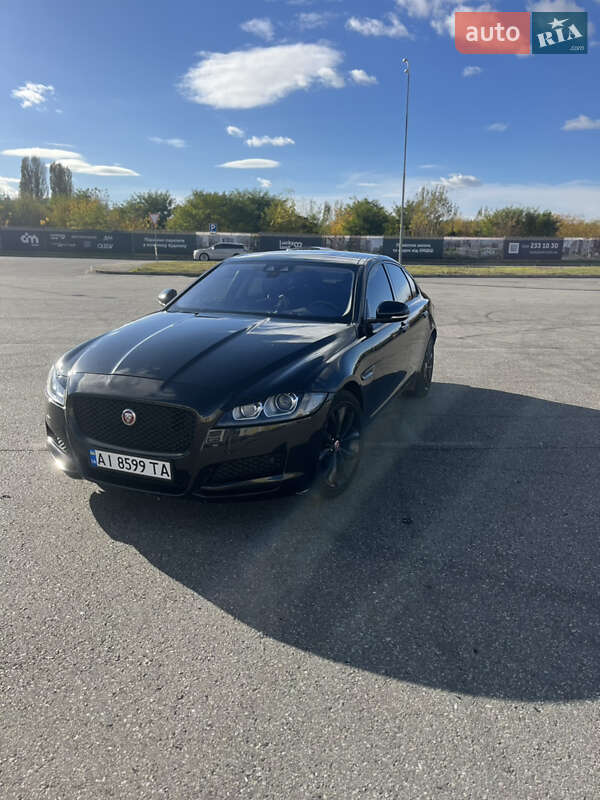 Седан Jaguar XF 2016 в Киеве